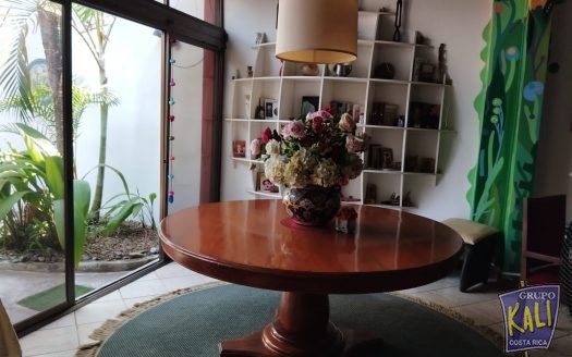 Uruca sector de San Jose Palacio casa 2 plantas renta/2 story house for rent in La Uruca Robledal