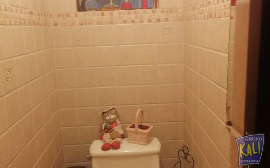 Uruca sector de San Jose Palacio casa 2 plantas renta/2 story house for rent in La Uruca Robledal