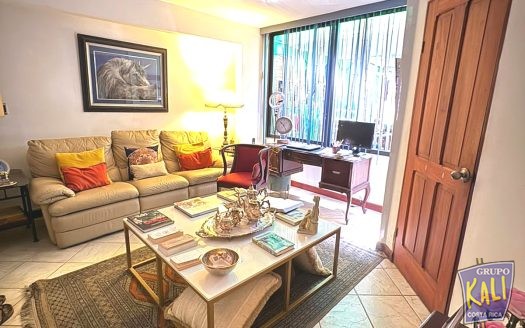 Uruca sector de San Jose Palacio casa 2 plantas renta/2 story house for rent in La Uruca Robledal