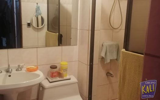 Uruca sector de San Jose Palacio casa 2 plantas renta/2 story house for rent in La Uruca Robledal