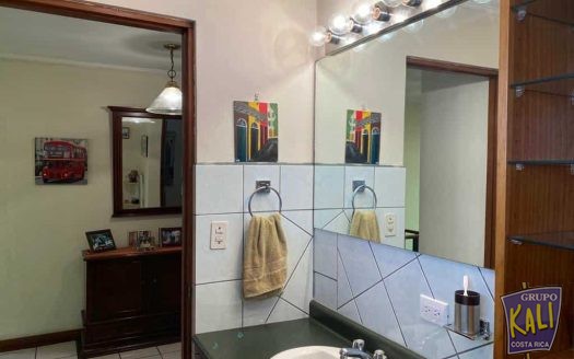 Rohrmoser venta casa 2 plantas en condo/Rohrmoser 2 story house for sale in condo