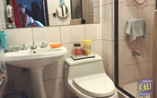 Uruca sector de San Jose Palacio casa 2 plantas renta/2 story house for rent in La Uruca Robledal