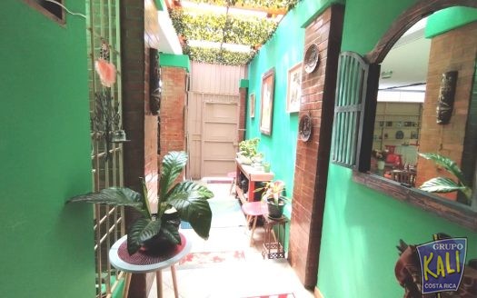 Uruca sector de San Jose Palacio casa 2 plantas renta/2 story house for rent in La Uruca Robledal