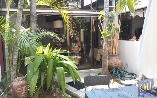 Uruca sector de San Jose Palacio casa 2 plantas renta/2 story house for rent in La Uruca Robledal