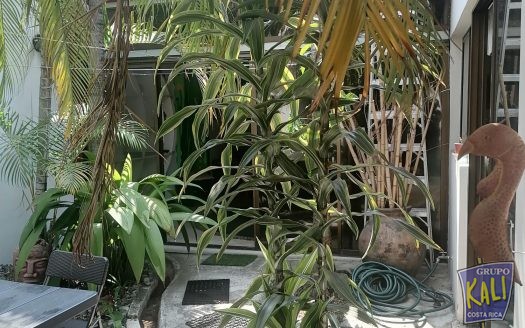 Uruca sector de San Jose Palacio casa 2 plantas renta/2 story house for rent in La Uruca Robledal