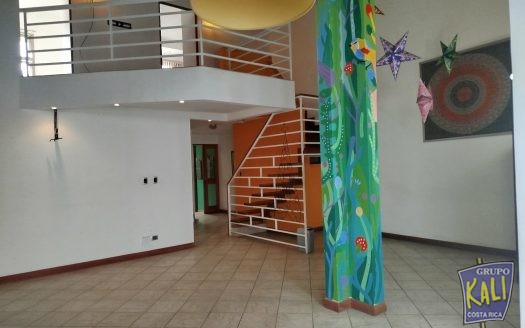 Uruca casa uso mixto de 2 plantas amplia bella/2 story house for rent Uruca $1,400