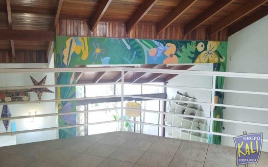 Uruca casa uso mixto de 2 plantas amplia bella/2 story house for rent Uruca $1,400