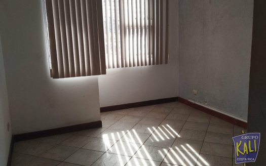 Uruca casa uso mixto de 2 plantas amplia bella/2 story house for rent Uruca $1,400