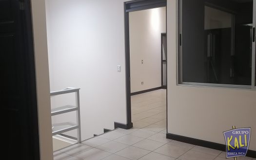 Uruca en residencial apto 2 pisos bello amplio/2 story apto for rent Uruca