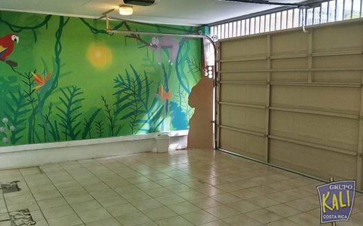 Uruca casa uso mixto de 2 plantas amplia bella/2 story house for rent Uruca $1,400