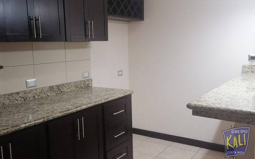 Uruca en residencial apto 2 pisos bello amplio/2 story apto for rent Uruca