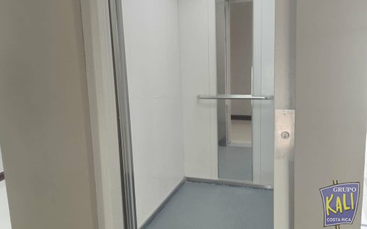 San Sebastian penthouse en venta $145.000/San Sebastian penthouse for sale