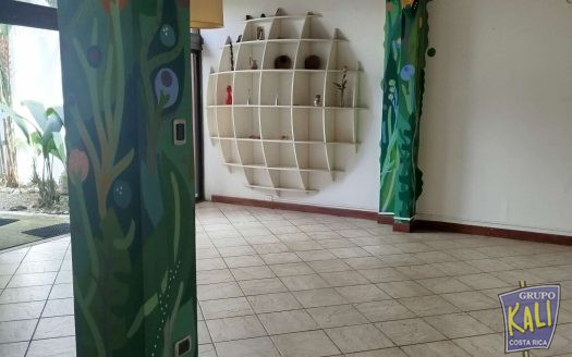 Uruca casa uso mixto de 2 plantas amplia bella/2 story house for rent Uruca $1,400