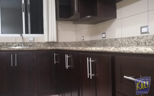 Uruca en residencial apto 2 pisos bello amplio/2 story apto for rent Uruca