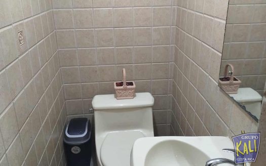 Uruca casa uso mixto de 2 plantas amplia bella/2 story house for rent Uruca $1,400