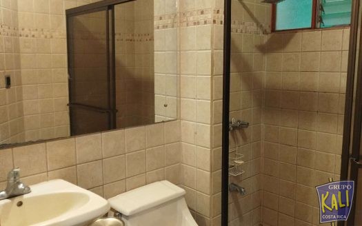 Uruca casa uso mixto de 2 plantas amplia bella/2 story house for rent Uruca $1,400