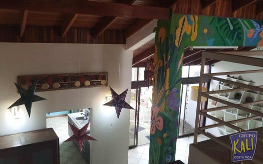 Uruca casa uso mixto de 2 plantas amplia bella/2 story house for rent Uruca $1,400